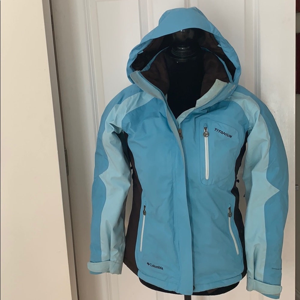 Columbia titanium women’s jacket blue brown